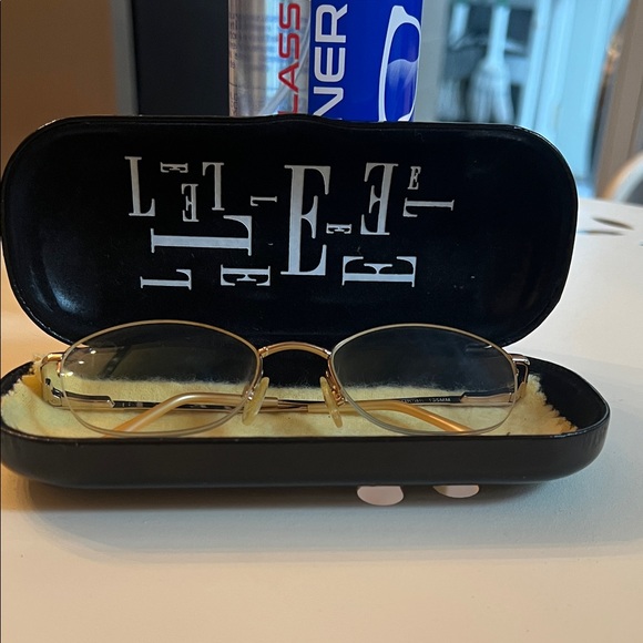 Vintage Elle Glossy Black Eyeglass case with glasses - Picture 4 of 5